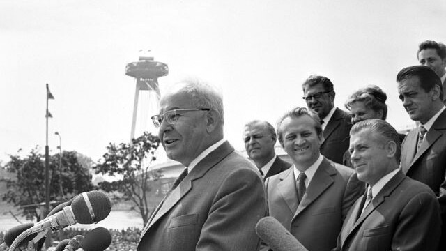 Kedy abdikoval prezident Gustáv Husák?